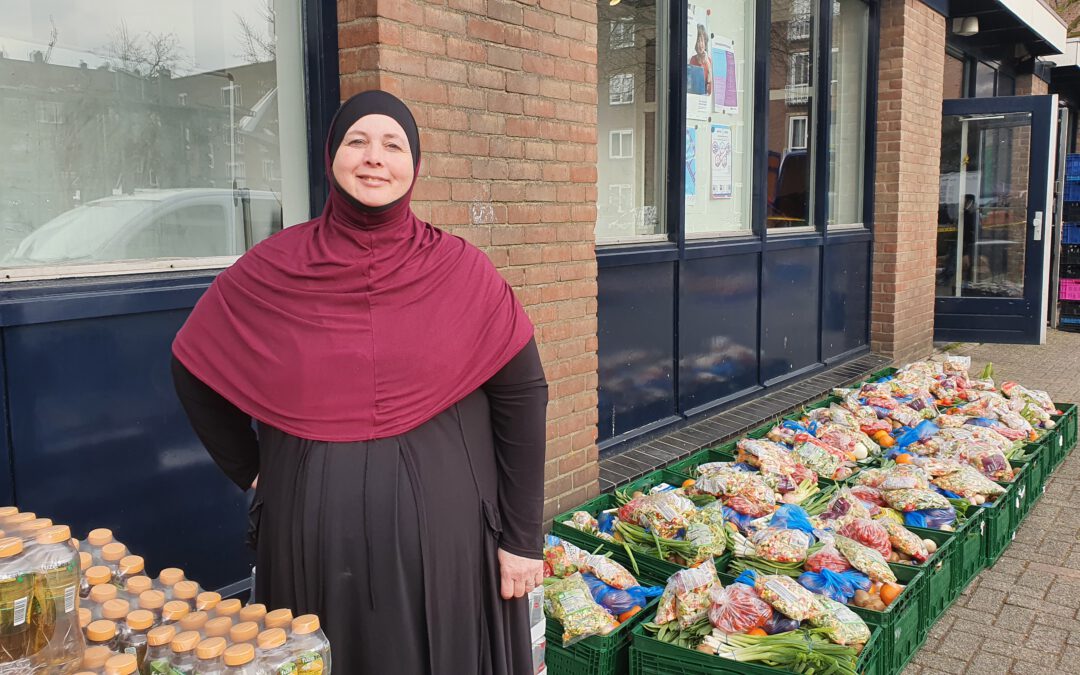 Islamitische Voedselbank helpt 400 gezinnen in Rotterdam met een basispakket