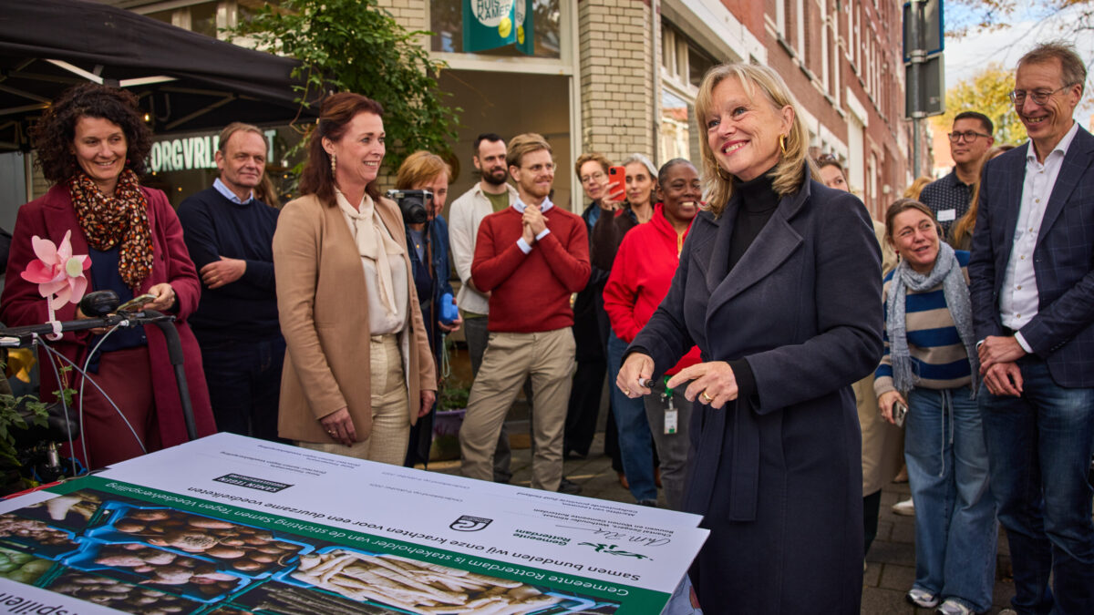 Tekenen convenant Samen Tegen Voedselverspilling door de gemeente en de provincie Zuid-Holland.