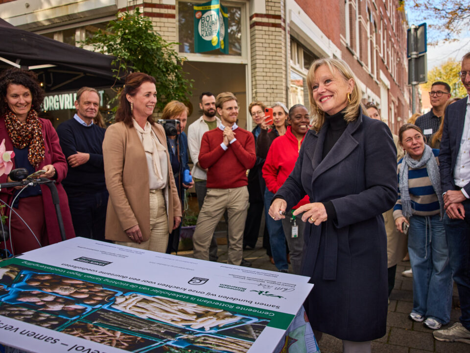 Tekenen convenant Samen Tegen Voedselverspilling door de gemeente en de provincie Zuid-Holland.